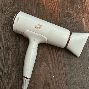 T3 Blow dryer